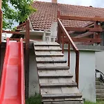 Grand Ac With Garden & Parking *