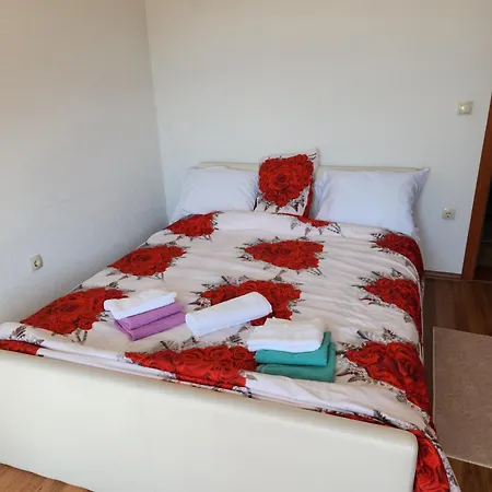 Grand Ac With Garden & Parking شقة