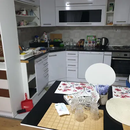 Grand Ac With Garden & Parking