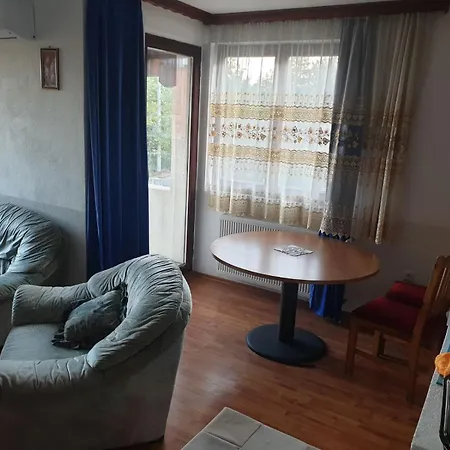 Grand Ac With Garden & Parking